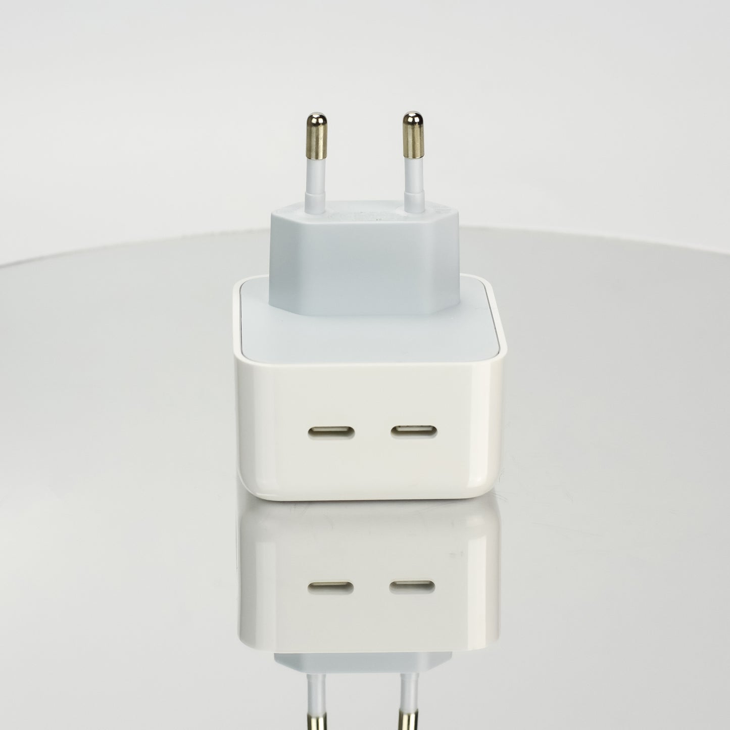 Pakning med 35w oplader og 1 stk. 2m USB-C til Lightning kabel